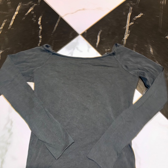 Brandy Melville off the shoulder long sleeve - Picture 3 of 3